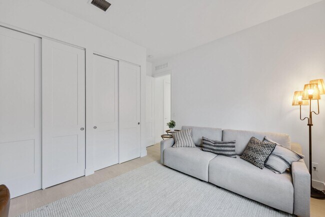 Building Photo - 2201 Florida Blvd