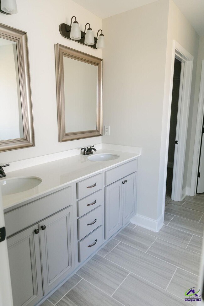 Building Photo - 608 Daisy Dr