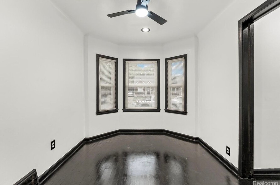 Building Photo - 10609 Stratman St
