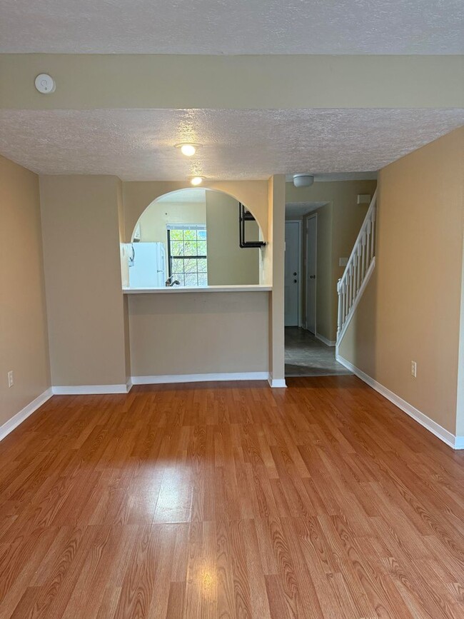 Building Photo - 3 Bedroom/2.5 bath Townhome Located on Blo...