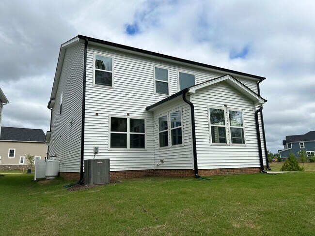 Building Photo - 6 Bedroom | 4 Bathroom New Construction Ga...
