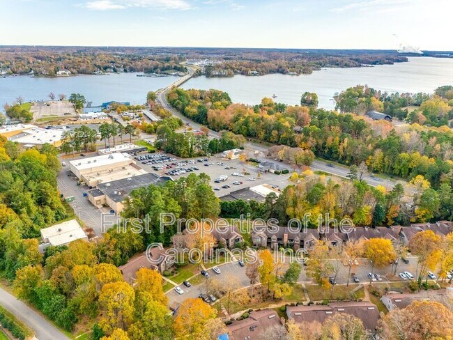 Building Photo - 4158 Charlotte Hwy