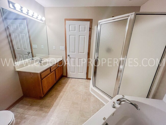 Building Photo - Wonderful 2 Bedroom, 2 Bath Townhome in No...