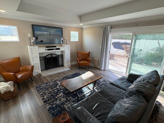 Building Photo - Remodeled Craftsman style 3 bedroom (with 4th office/bedroom), 3 bathroom home - this is NOT your...