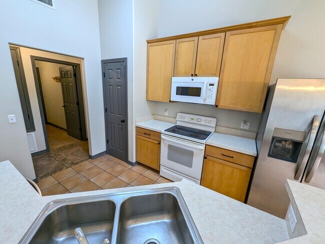 Building Photo - 1909 Sunrise Dr