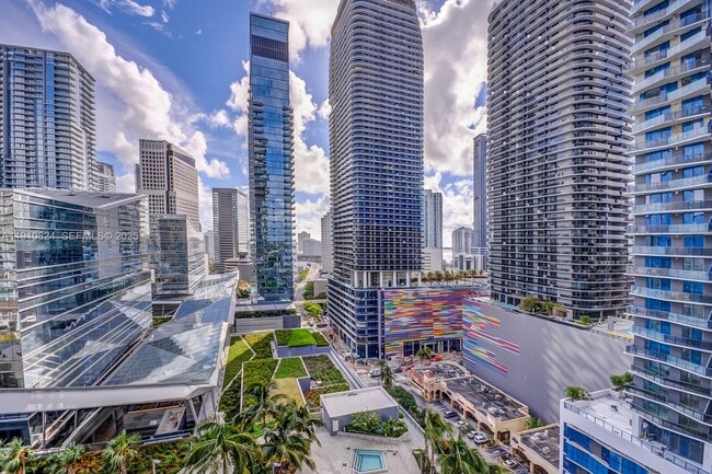 Building Photo - 88 SW 7th St