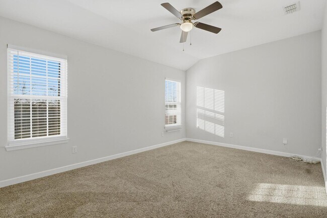 Building Photo - 2050 Lillius St