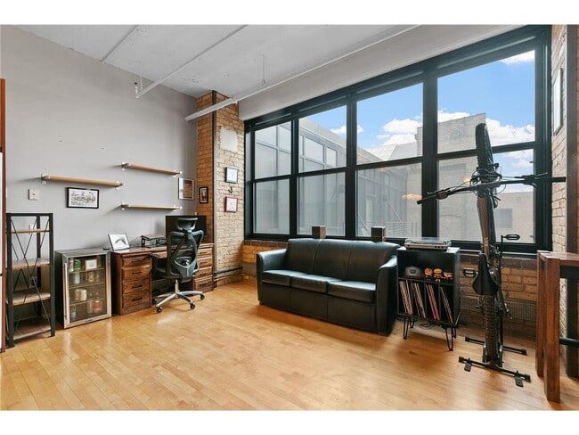 Building Photo - 290 Market St