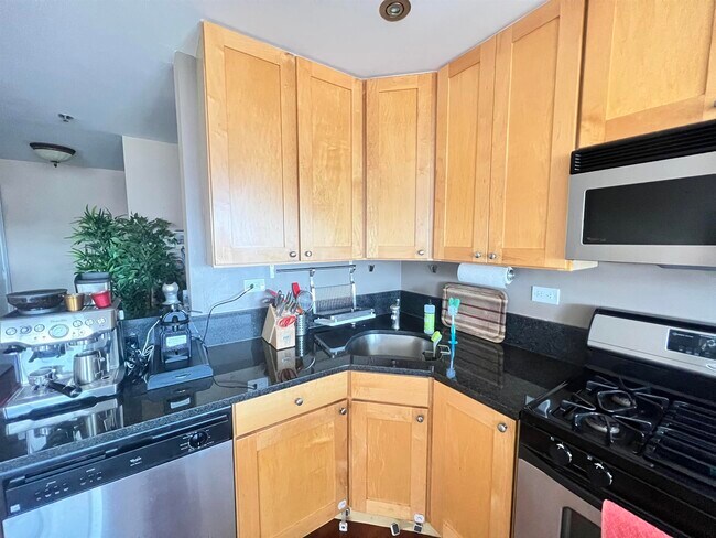 Building Photo - 700 1st St