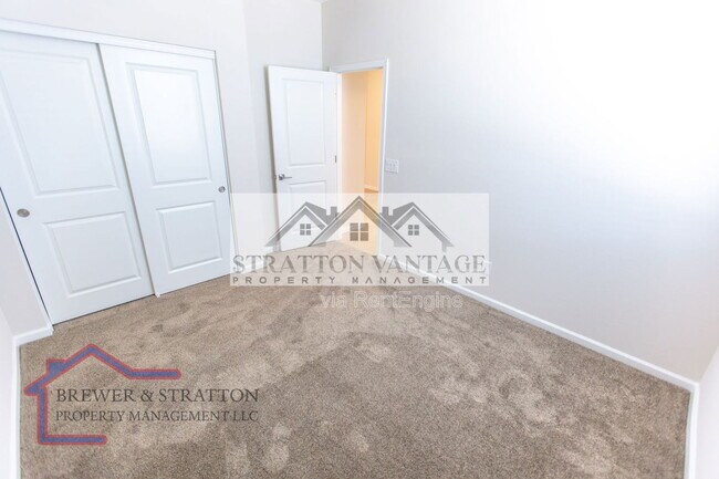 Building Photo - 2028 E Brooklyn Dr