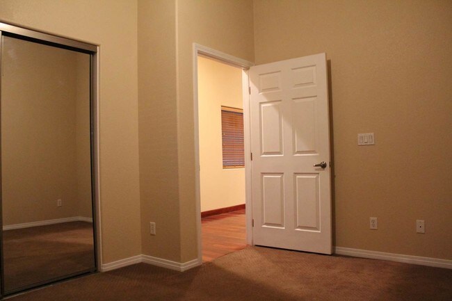 Building Photo - 5584 Hawley Ct