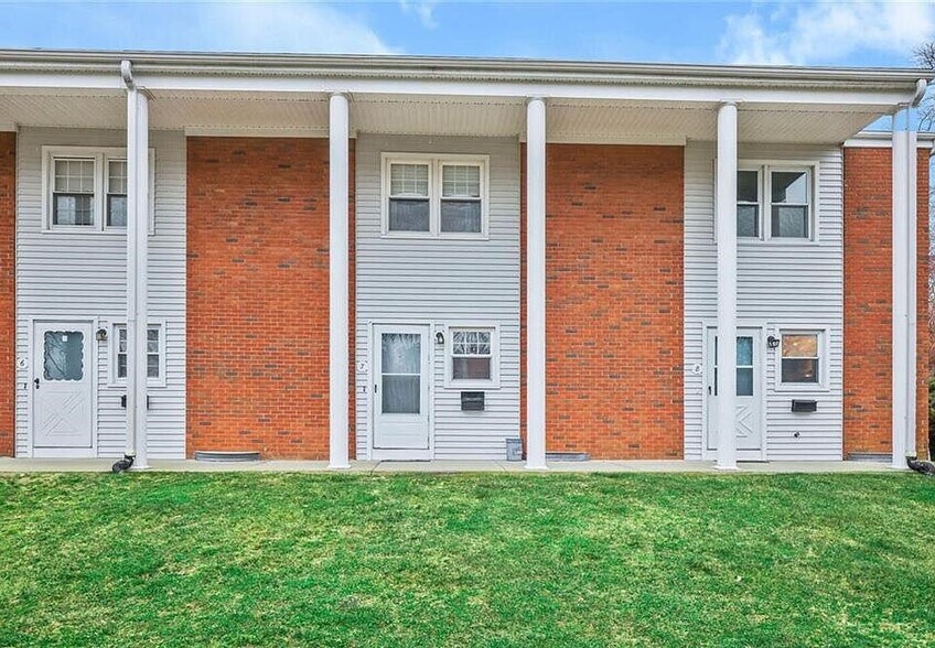 Building Photo - 133 Seemans Ln