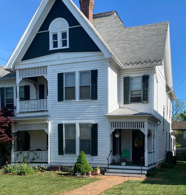 Building Photo - 312 Amherst St