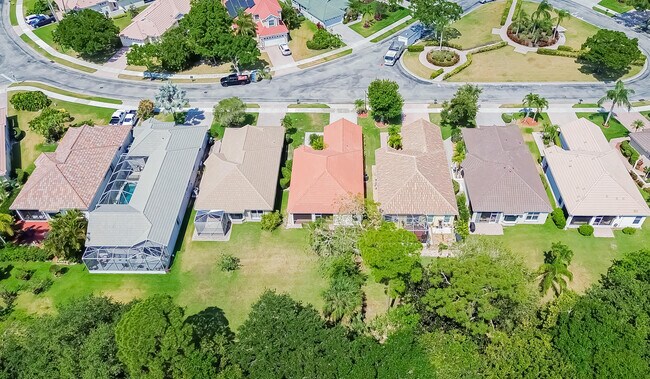 Building Photo - 562 SW New Castle Cove
