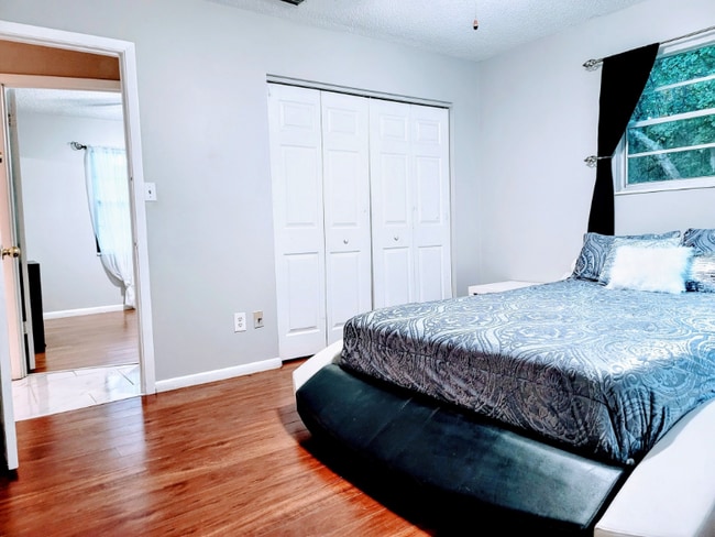 Building Photo - 10777 Bolyard Dr