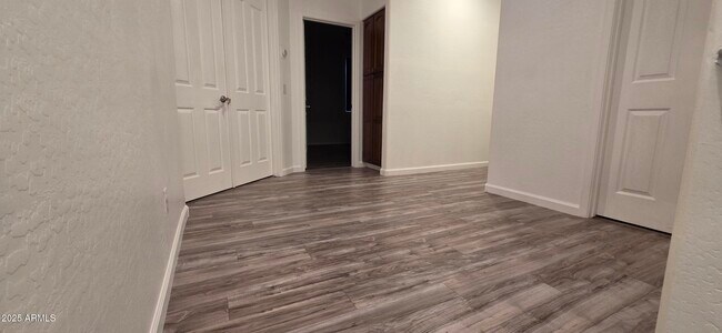 Building Photo - 9418 S 46th Dr