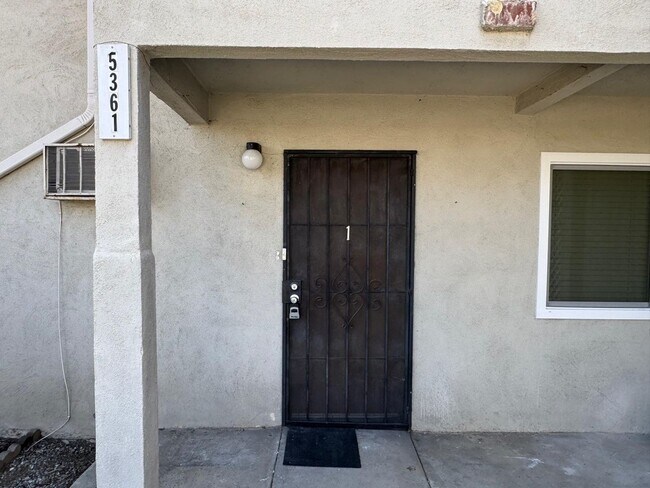 Building Photo - 5361 W Maitland St