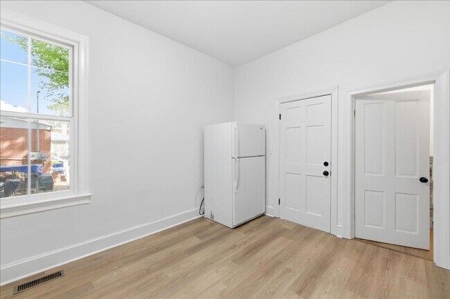 Building Photo - 423 Mt Vernon Ave