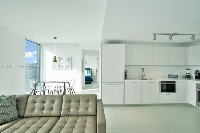 Building Photo - 501 NE 31st St