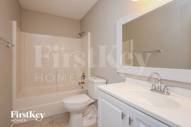 Building Photo - 5505 Camarillo Dr