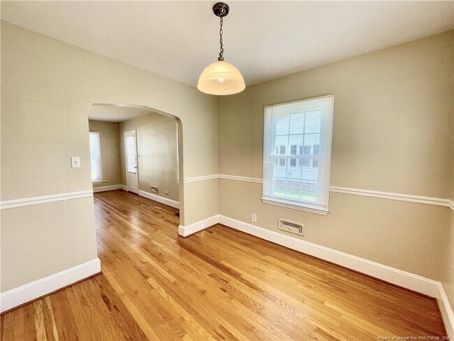 Building Photo - 122 Camellia Dr