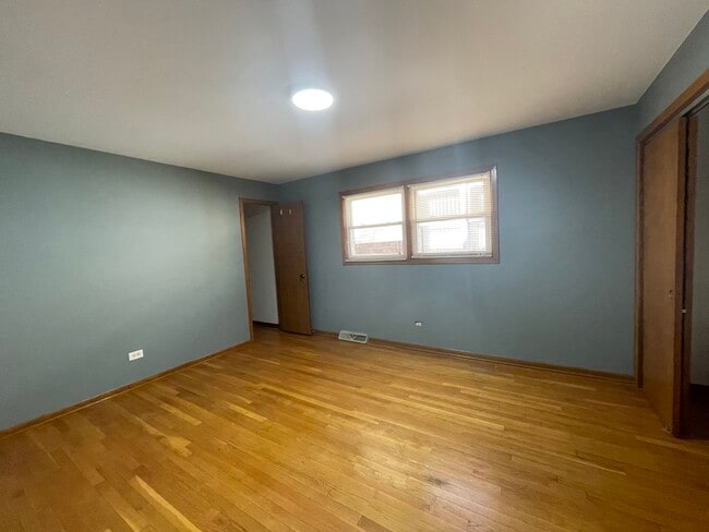 Building Photo - 3925 N Plainfield Ave