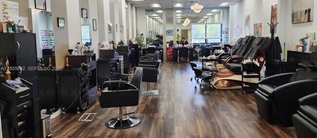 Building Photo - 16251 Golf Club Rd