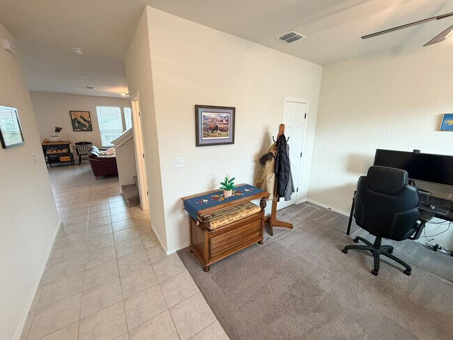 Building Photo - Well Maintained 3 bedroom 2.5 bath in COMAL ISD!