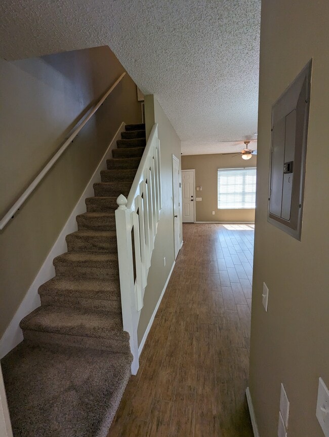 Building Photo - 12424 Berkeley Square Dr