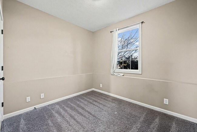 Building Photo - 1304 Freedom Dr