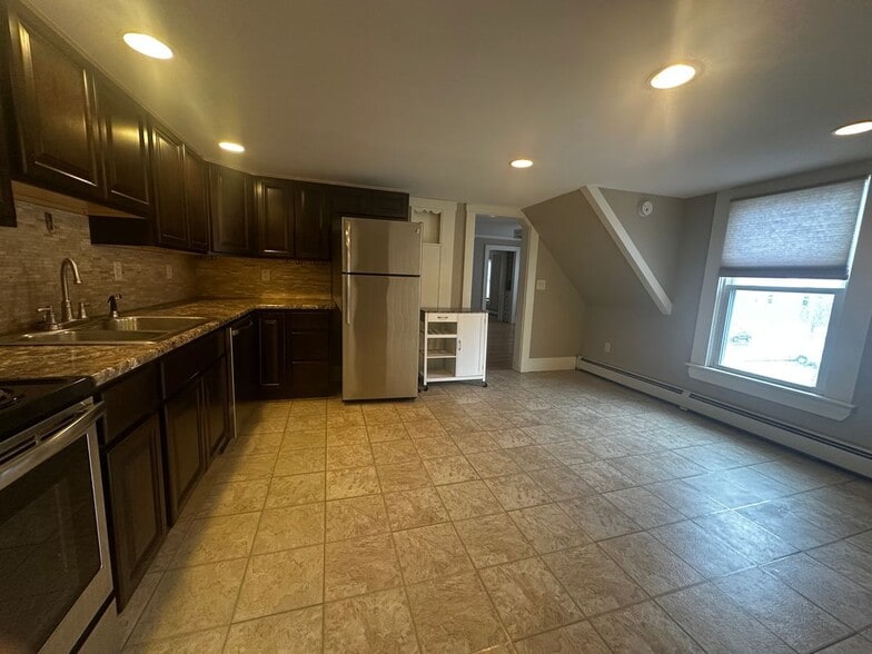 Building Photo - 398 Bridgton Rd