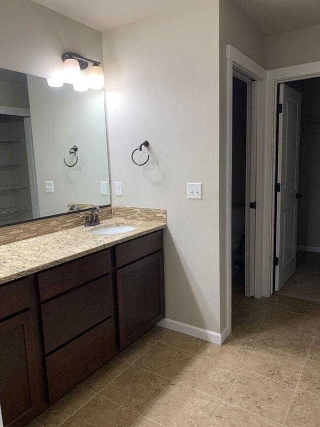 Building Photo - Beautiful 4-Bedroom, 3-Bathroom Home with ...