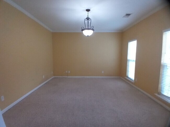 Building Photo - 565 Batty Way