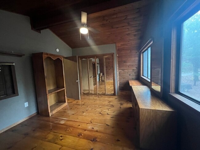 Building Photo - 888 Salem St