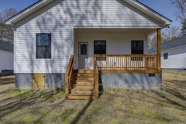 Building Photo - 32 Roberson St