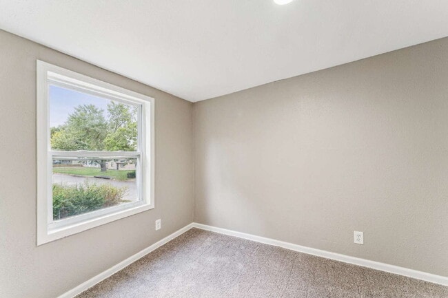 Building Photo - Charming 2 Bedroom, 2 Bath with Extra Loft Space Available Now!