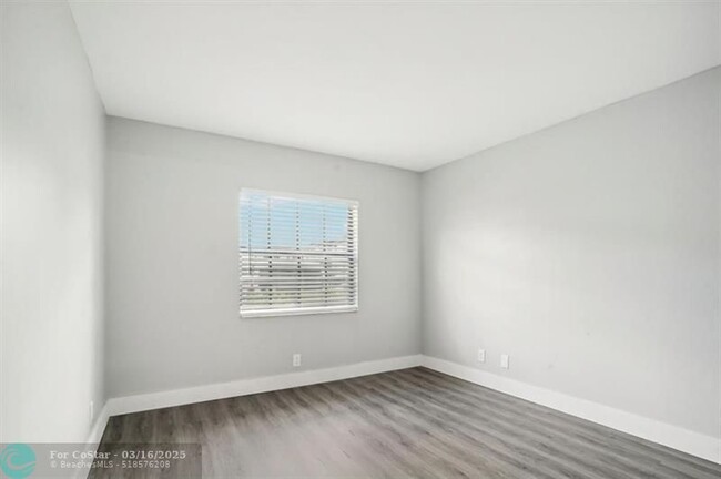 Building Photo - 3210 NW 84th Ave