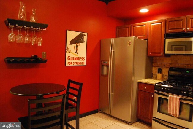 Building Photo - 1523 Green St