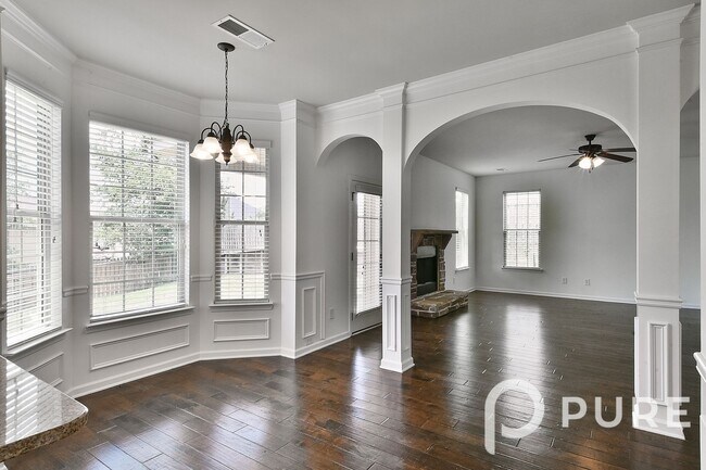 Building Photo - 522 Moulton Way
