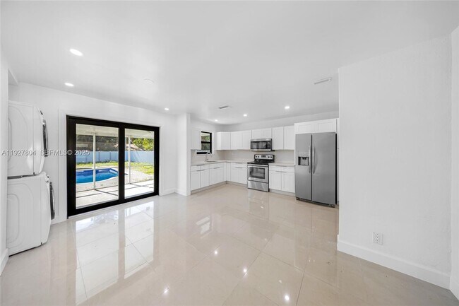 Building Photo - 2318 Scott St