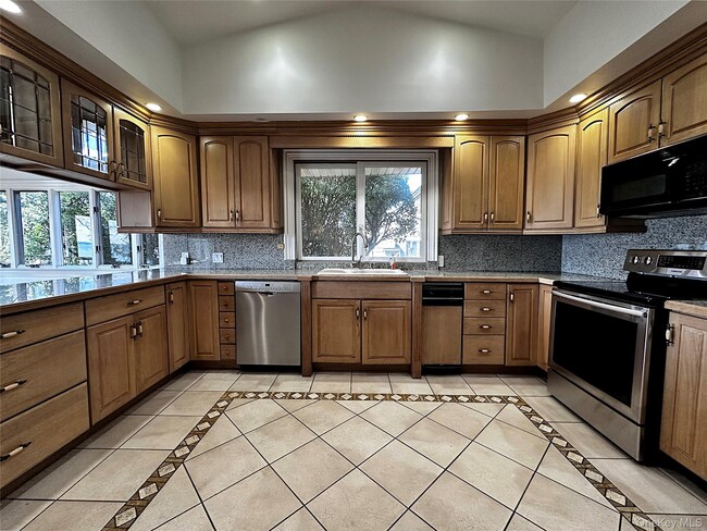 Building Photo - 1090 Bayhead Dr