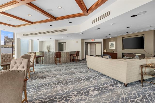 Building Photo - 500 Throckmorton St