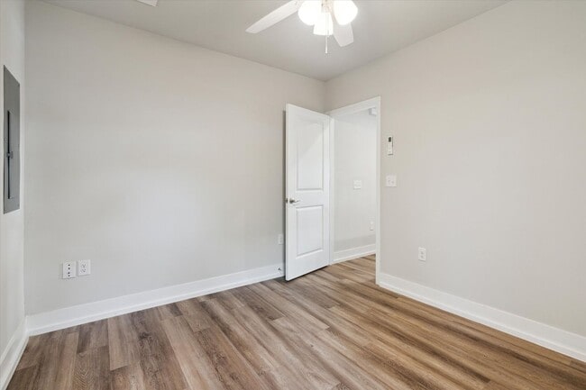 Building Photo - 1 Bedroom 1 Bathroom FALL 2025!