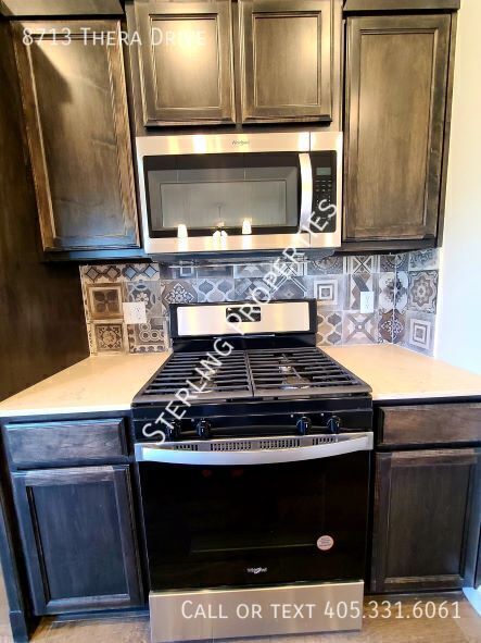 Building Photo - 8713 Thera Dr