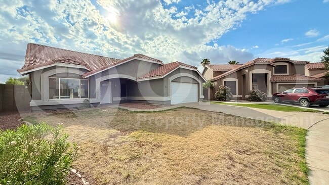 Building Photo - 307 N Red Rock St