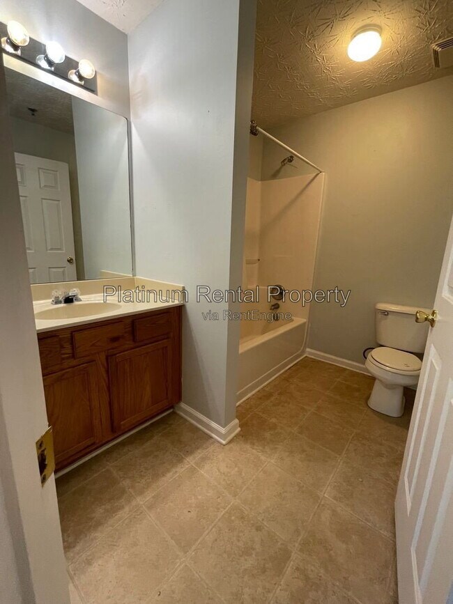 Building Photo - 244 Village Square Dr