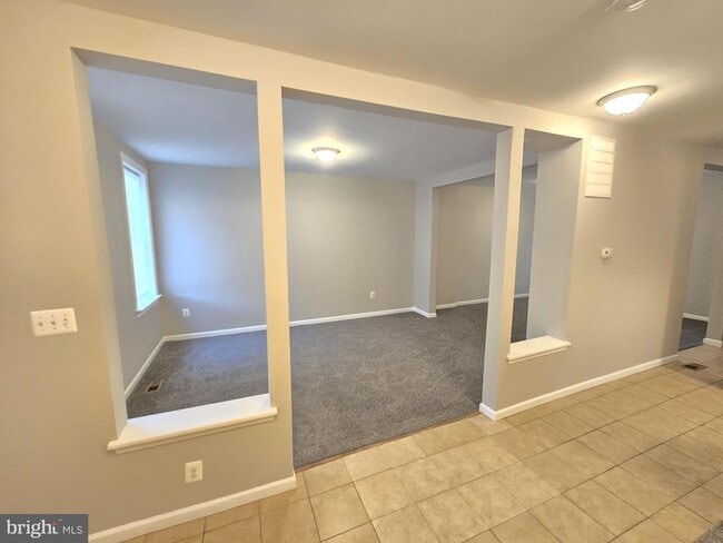 Primary Photo - 142 N Hilton St