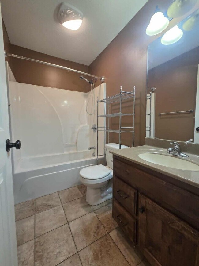 Building Photo - Spacious Home for Rent!