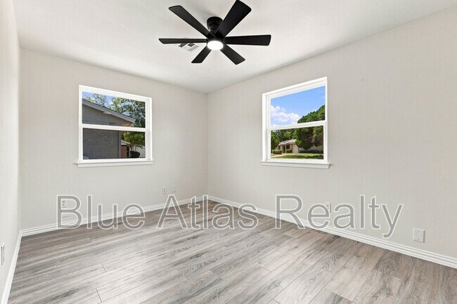 Building Photo - 6008 Golden Gate Dr