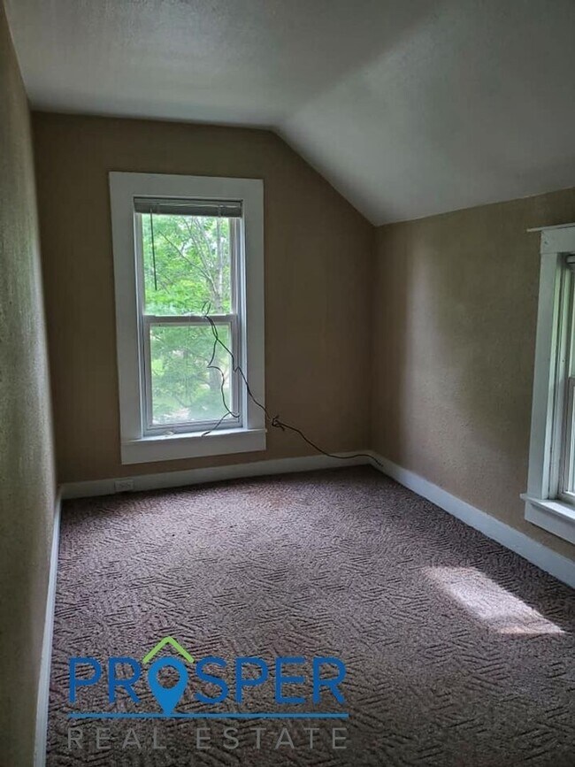 Building Photo - 5 Bedroom House with a Nice Big Yard - Ava...